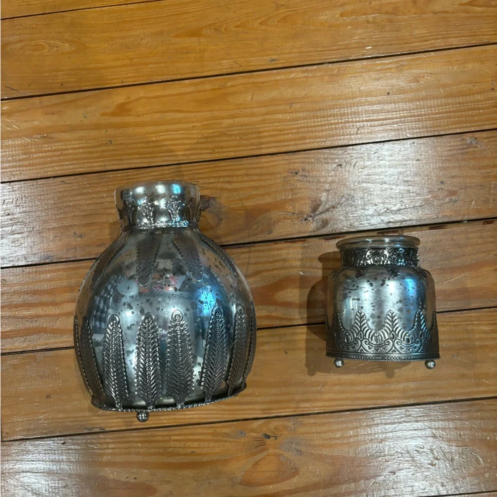 (654) x2 POTTERY BARN VASES